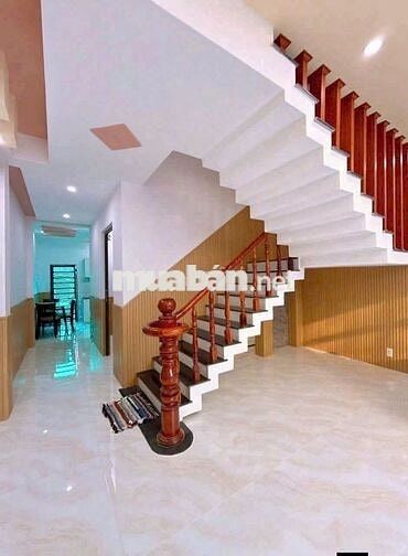 BÁN GẤP NHÀ 2 TẦNG HẺM 2 Ô TÔ KHU DẦU KHÍ CẦN THƠ