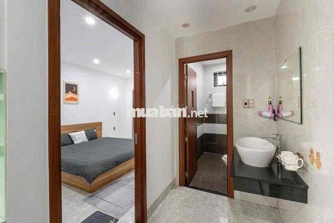 nhà 3 tầng đường 7,5m. có 3pn ,đầy đủ nội thất