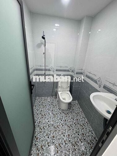 Nhà Bán.  Bình Hưng . DT 4x8 lửng 2 P 2 wc . Gần bến xe Q8