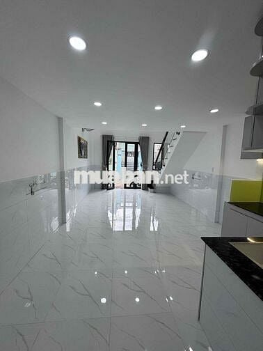 Nhà Bán.  Bình Hưng . DT 4x8 lửng 2 P 2 wc . Gần bến xe Q8