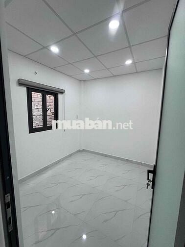 Nhà Bán.  Bình Hưng . DT 4x8 lửng 2 P 2 wc . Gần bến xe Q8