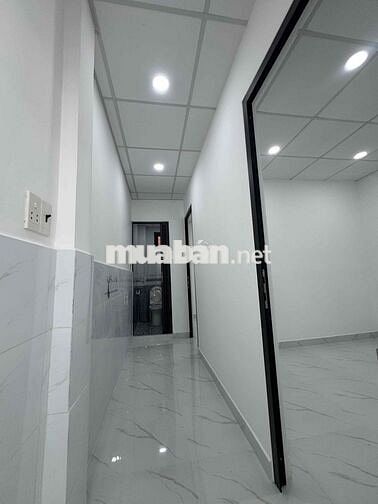 Nhà Bán.  Bình Hưng . DT 4x8 lửng 2 P 2 wc . Gần bến xe Q8