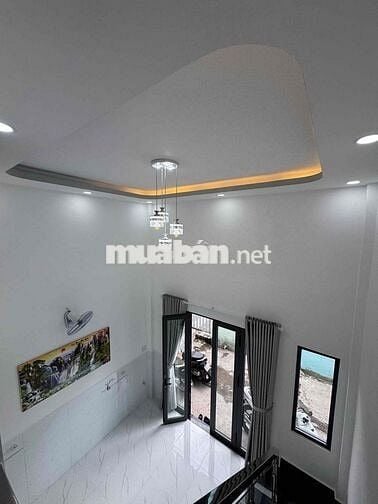 Nhà Bán.  Bình Hưng . DT 4x8 lửng 2 P 2 wc . Gần bến xe Q8