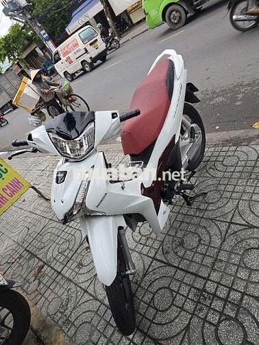 Honda Wave Thái 125cc 2024 Trắng đỏ 4000 km