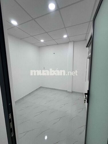 Nhà Bán.  Bình Hưng . DT 4x8 lửng 2 P 2 wc . Gần bến xe Q8