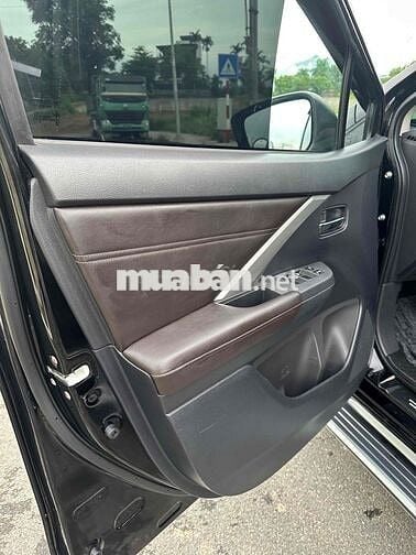 Mitsubishi Xpander Premium 2025 2 vạn km Đen