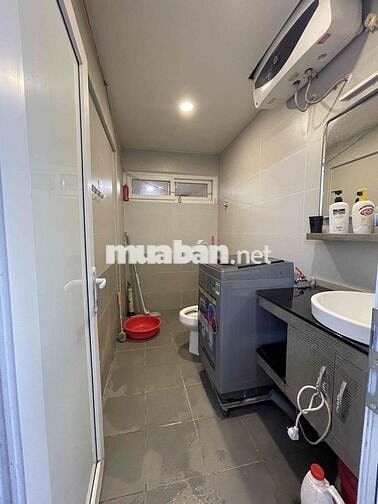 Nhà tập thể tầng 5 42m2 2 phòng ngủ đường Hoàng Quốc Việt cầu giấy HN
