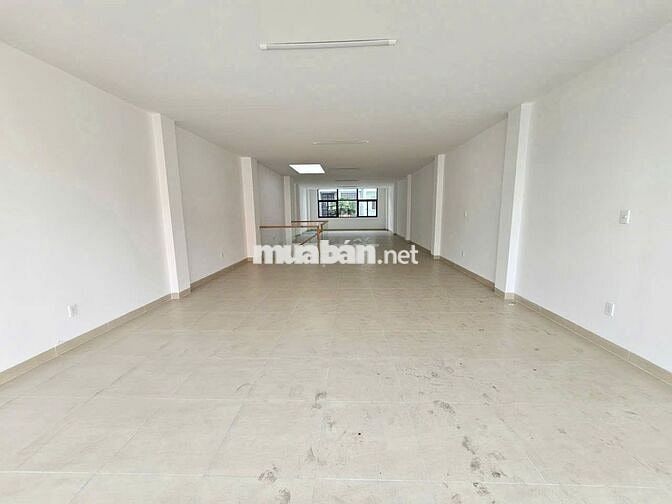 Cho thuê nhà 436/ Đường 3/2, Quận 10 - Ngang 6 dài 25m - DTSD 400m2