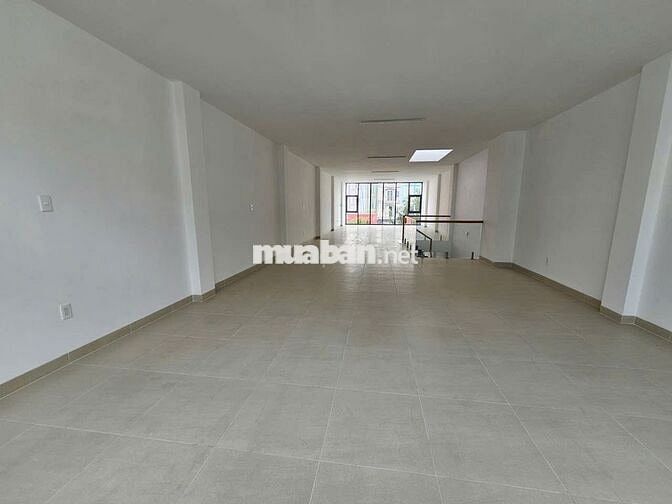 Cho thuê nhà 436/ Đường 3/2, Quận 10 - Ngang 6 dài 25m - DTSD 400m2