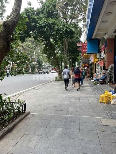 Bán nhà 2 tầng cũ DT 53m tiện ở ,KD căn hộ, onl phố Hàng Bài 500m Hồ G