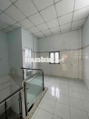 NHÀ HẺM XE TẢI THÔNG HUỲNH VĂN NGHỆ TRỐNG SUỐT (5x20M)