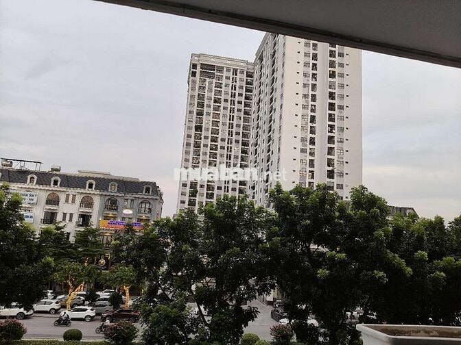 chính chủ cần bán căn cc sài đồng 3n 2vs full nội thất