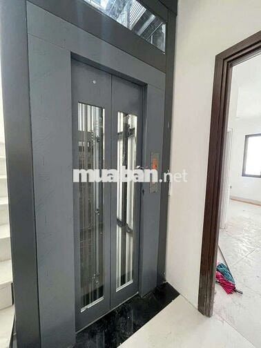 nhà có cầu thang máy 10pn 11wc phù hợp làm khách sạn