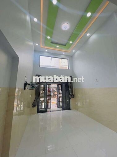 cho thuê nhà mới đẹp 3 lầu hẻm thông 688// quang Trung GV 5pn 3wc 15tr