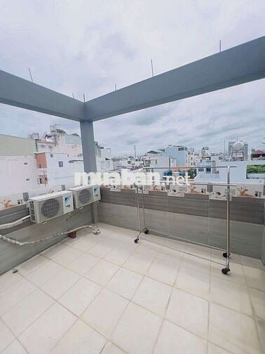 cho thuê nhà mới đẹp 3 lầu hẻm thông 688// quang Trung GV 5pn 3wc 15tr