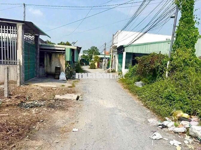 Bán đất 267m2(45m2 thổ) giá 800 trung tâm trảng Bàng sổ hồng riêng