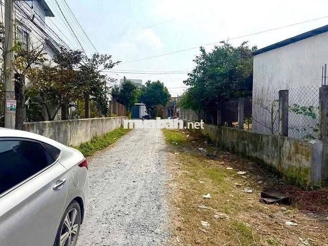 Bán đất 267m2(45m2 thổ) giá 800 trung tâm trảng Bàng sổ hồng riêng