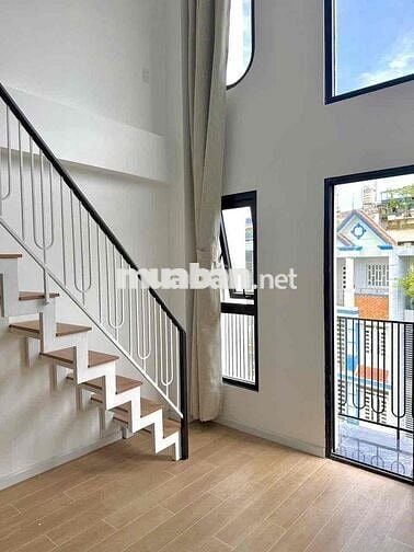 Cho Thuê Căn Duplex Cao 2m Ban Công / Cửa Sổ Trời Gần Đh Văn Lang Cs3