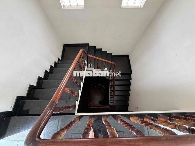 CHO THUÊ NHÀ NGUYÊN CĂN FULL NỘI THẤT – NGAY ĐƯỜNG NGUYỄN TRÃI, DĨ AN