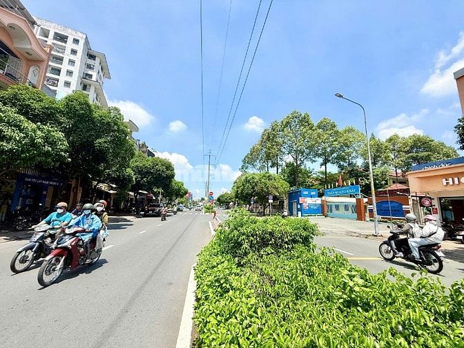 Bán Gấp Căn Góc 2 MT Lạc Long Quân, Phường 5, Quận 11