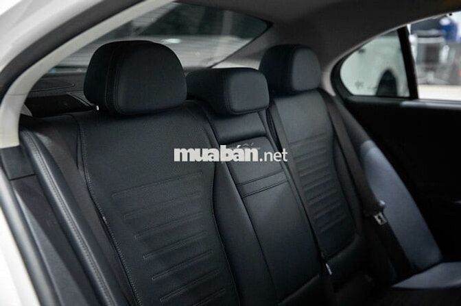 Mercedes-Benz C300 AMG 2022 Trắng 33.000 Km