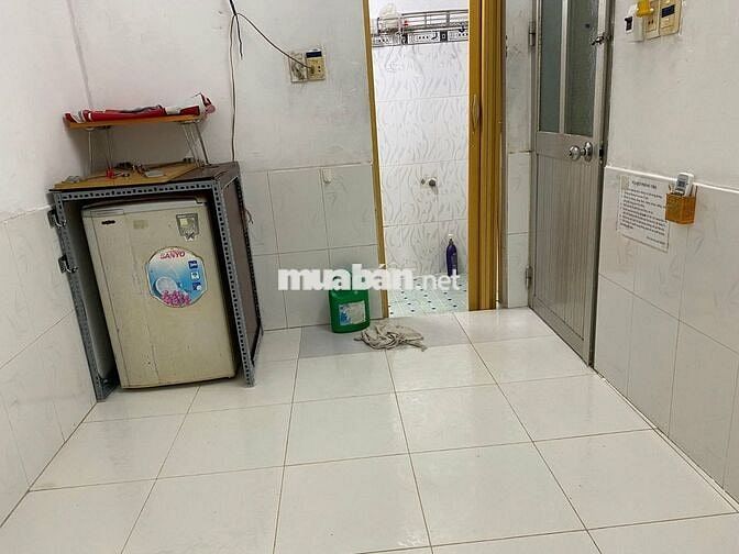 PHÒNG LẦU ĐÚC NGAY TRUNG TÂM QUẬN 3 CÁCH MẠNG THÁNG