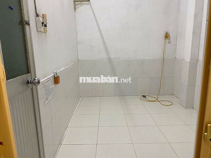 PHÒNG LẦU ĐÚC NGAY TRUNG TÂM QUẬN 3 CÁCH MẠNG THÁNG