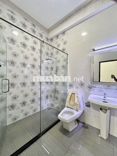 Cho thuê Căn hộ 2 Phòng Ngủ - Ban Công - 60m2 - gần Bờ kè - Quận 3 