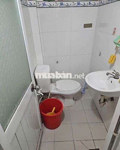 phòng cho thuê có gác,trệt dưới đất xe vào phòng được 