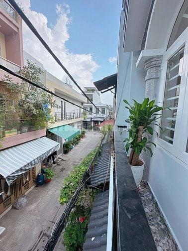 Bán nhà hẻm 135 gò xoài Bình Tân, nhà lầu 2,5 tầng, sổ hoàn công 4PN, 