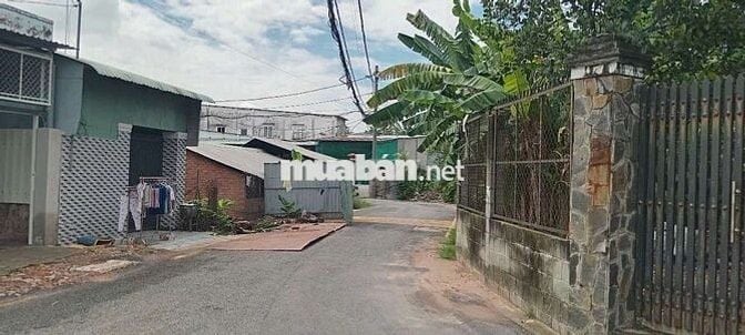 Bán nhà cấp 4 mặt tiền đường 8m thông