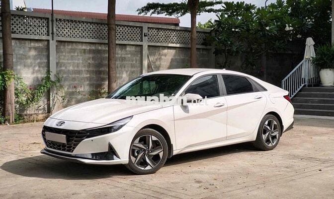 Hyundai Elantra 2.0 Cao Cấp 2024 Trắng Tự động