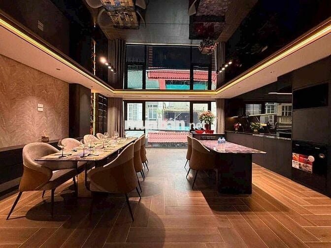 BÁN NHÀ MỚI PHỐ GIA THUỴ LONG BIÊN - 65m2 x7 TẦNG GARA XE 7 CHỖ