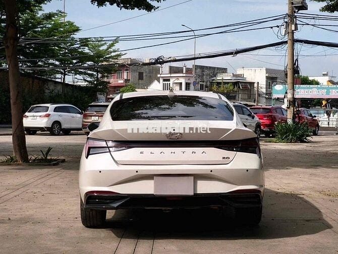 Hyundai Elantra 2.0 Cao Cấp 2024 Trắng Tự động