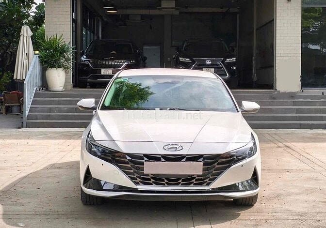 Hyundai Elantra 2.0 Cao Cấp 2024 Trắng Tự động