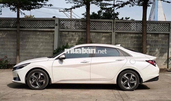 Hyundai Elantra 2.0 Cao Cấp 2024 Trắng Tự động