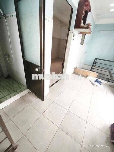 Cho thuê phòng rộng rãi, ban công thoáng mát