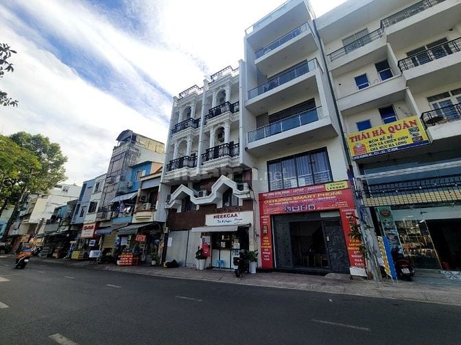 Giảm 5 tỷ bán gấp nhà mặt tiền Hoàng Sa, Quận 3 ngang lớn 6,72m.