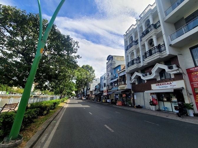 Giảm 5 tỷ bán gấp nhà mặt tiền Hoàng Sa, Quận 3 ngang lớn 6,72m.