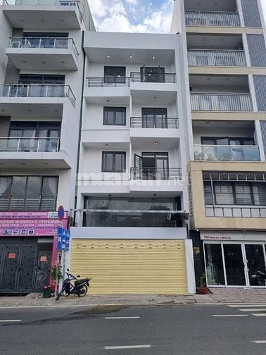 Giảm 5 tỷ bán gấp nhà mặt tiền Hoàng Sa, Quận 3 ngang lớn 6,72m.
