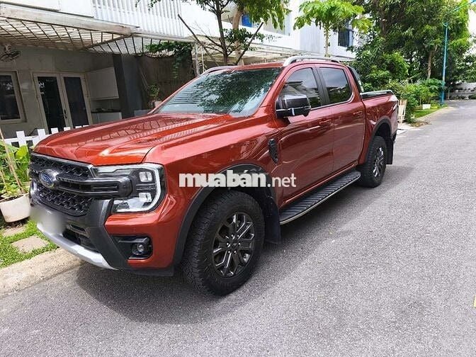 Ford Ranger Wildtrak 2023 Cam đỏ siêu đẹp