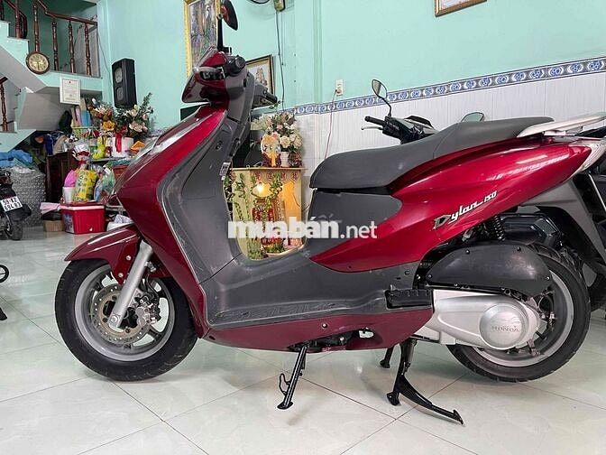 Honda Dylan 150 màu Đỏ