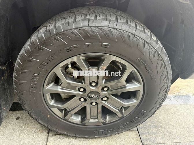 Ford Ranger Wildtrak 2023 Cam đỏ siêu đẹp