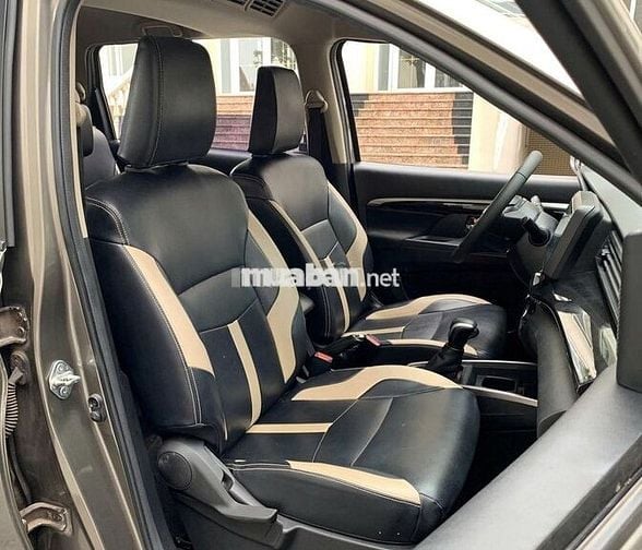 Suzuki XL7 2023 Tự động Xám 7 chỗ odo 8 vạn