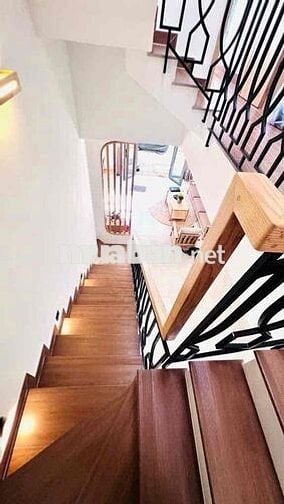 NHÀ ĐẸP ĐÓN TẾT, NGAY WINMARK TRẦN TRỌNG CUNG, Q.7, 4.2x16. CHỈ 8.3 TỶ