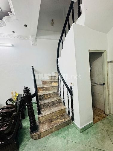 Cho thuê cả nhà 4 tầng ngõ Kim Giang, Thanh Xuân,Wc khép kín mỗi tầng 