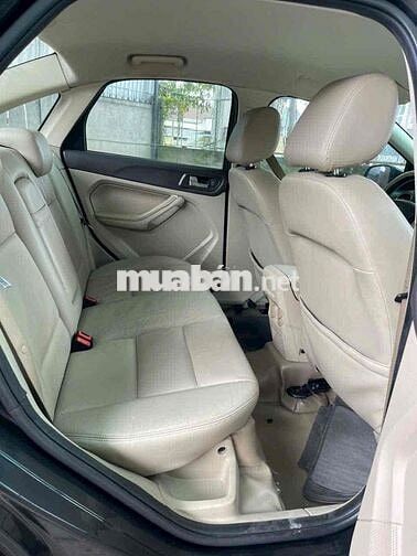Ford Focus 2011 bản 2.0