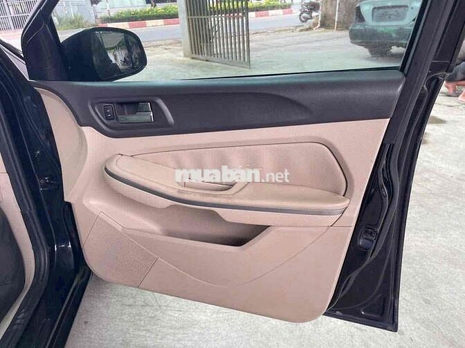 Ford Focus 2011 bản 2.0