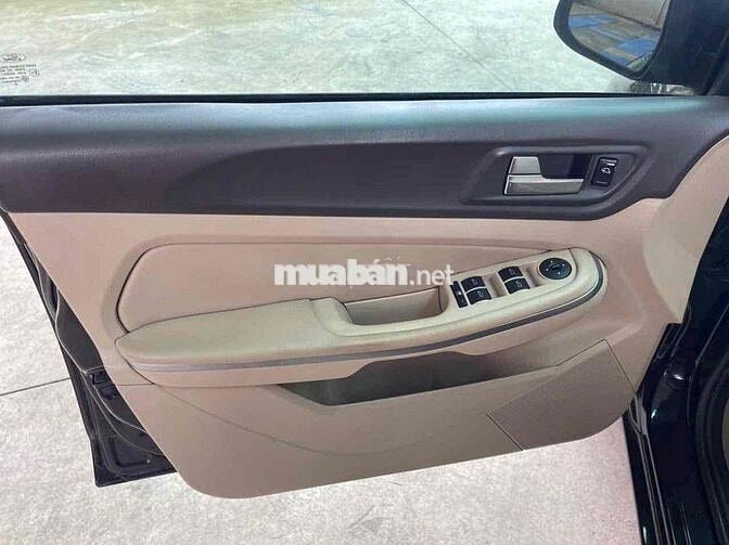 Ford Focus 2011 bản 2.0