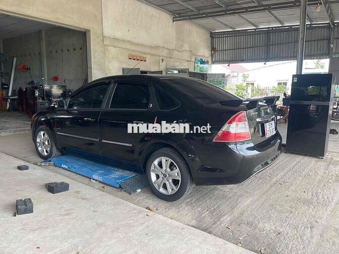 Ford Focus 2011 bản 2.0